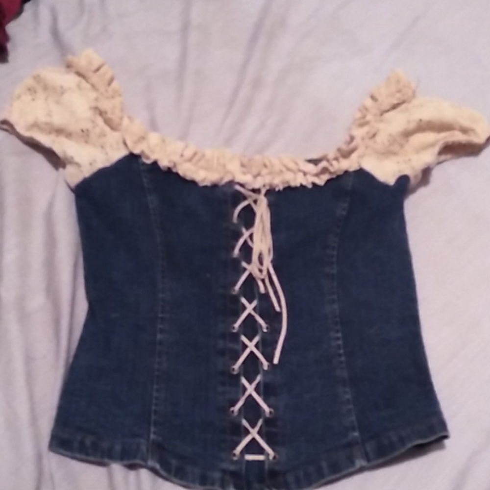 BLUE LACE SLEEVED CROPTOP ZIPPED UP BACK